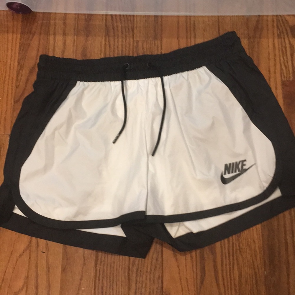 NWT Women’s Nike shorts
